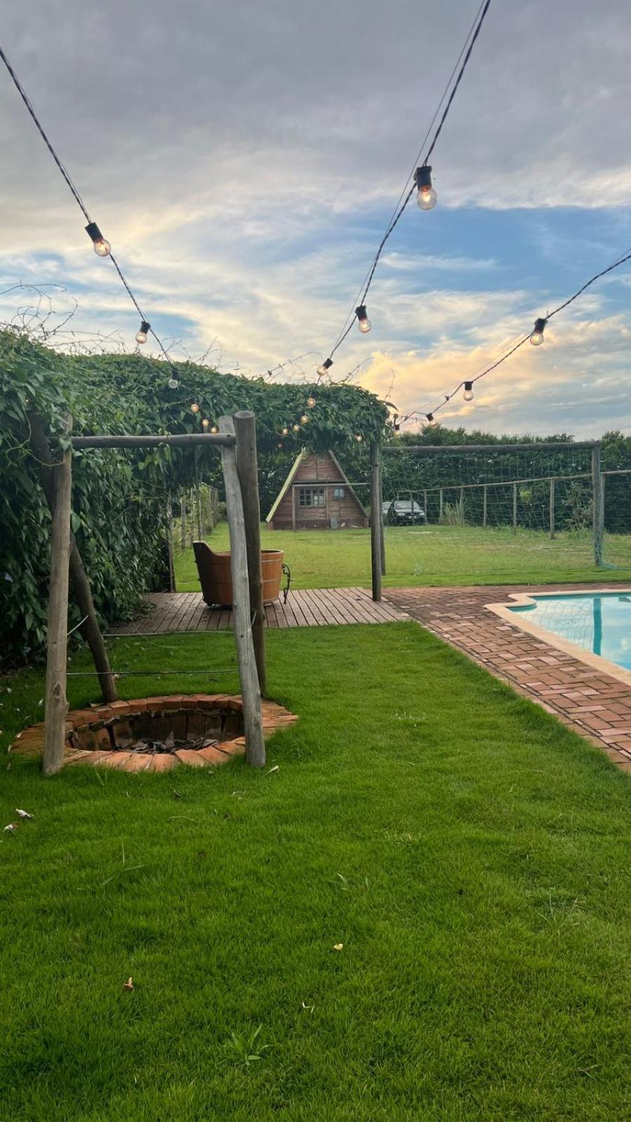 Chalet / Sitio + Chale Suico + Area Festa + Piscina *
